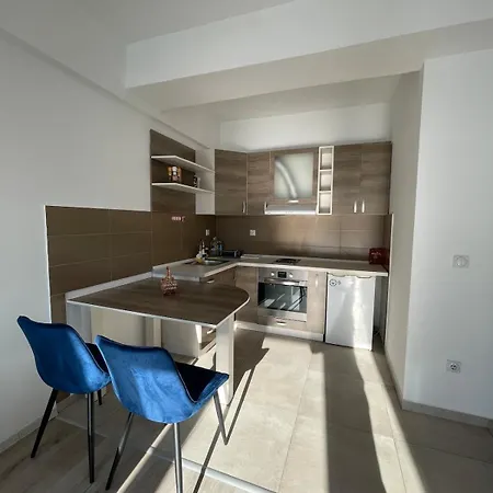 Cozy Downtown Apartment
